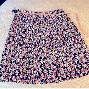 NWT J Crew Floral Pleated Floral Skirt - size 4  Red, White & Blue 🌹